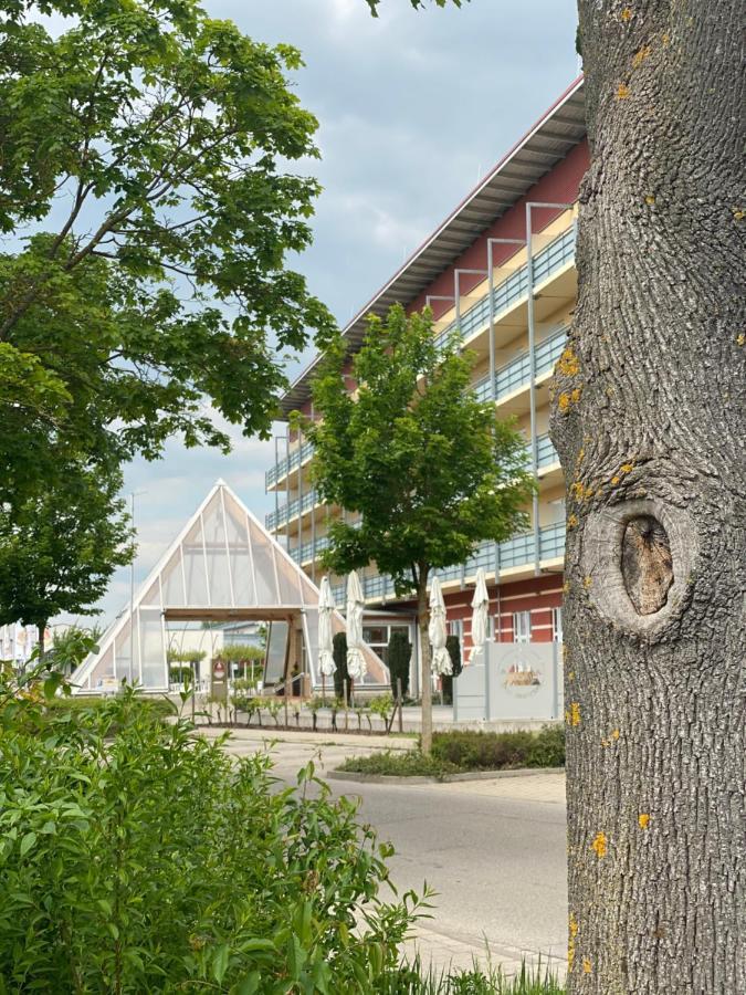 Kurhotel Pyramide Bad Windsheim Extérieur photo